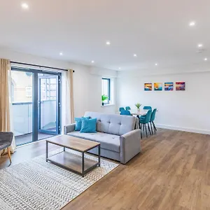 2 Bed 2 Bath Near College, Beach, Hospital - Long Offers Brighton